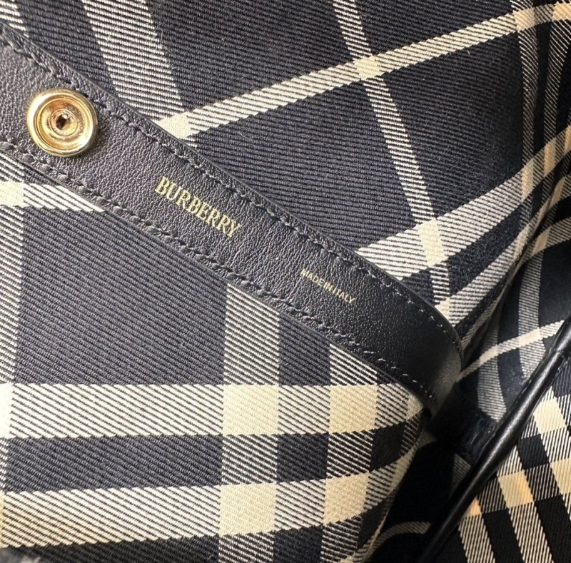 Bv*b*rry hobo bags